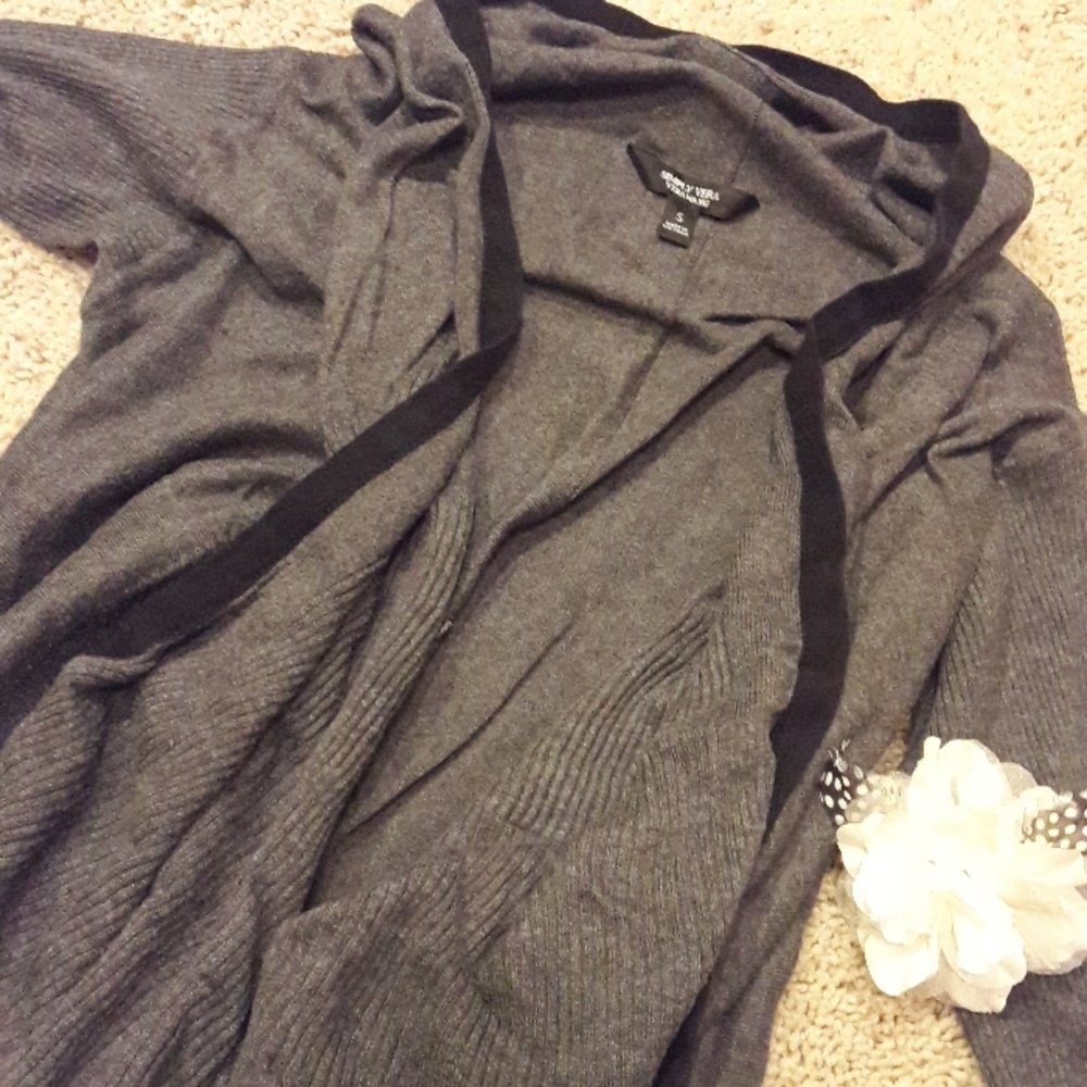 * free with any bundle* VERA WANG cardigan - Picture 1 of 5